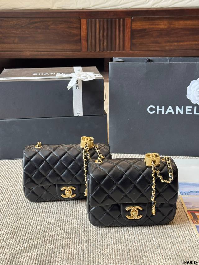 小羊皮 Chanel 香奈儿|双C Logo调节扣方胖子 New Arrival” 最美金球方胖子人间香奈儿 白富美小姐姐必备款 ■单独夸最让人挪不开眼 今年的 小羊皮 Chanel 香奈儿|双C Logo调节扣方胖子 New Arrival” 最美金球方胖子人间香奈儿 白富美小姐姐必备款 ■单独夸最让人挪不开眼 今年的
