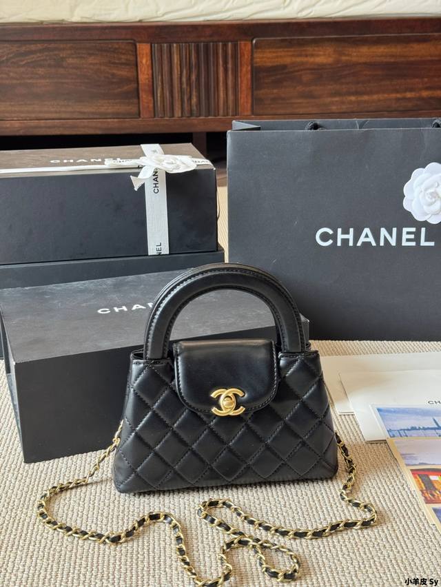 小羊皮 Chanel Kelly 24P 本季度的“最眼包” Chanel 香奈儿 23K Kelly大号链条包 油蜡皮 也是很耐用哒,经典百搭耐看~ 尺寸20 小羊皮 Chanel Kelly 24P 本季度的“最眼包” Chanel 香奈儿 23K Kelly大号链条包 油蜡皮 也是很耐用哒,经典百搭耐看~ 尺寸20