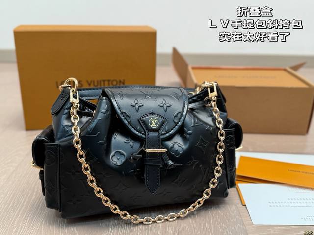 折叠盒 Lv手提包斜挎包 实在太好看了！百看不厌。 一眼就让人心动的包。 尺寸合适，既能装又不重！ 手提和单肩都很好看 入股不亏！ 尺寸23 16