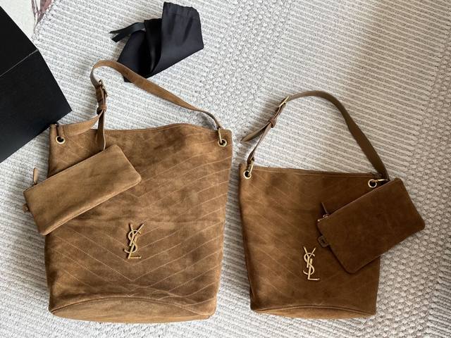 麂皮 配盒 Size:39*29Cm 30*24Cm Ysl 25秋季系列Wander 手袋的新品- Lcarino 手袋 经典永不出错 轻松拿捏松弛高级感