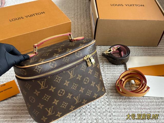 配盒 Size:24*17Cm ～出差！出游！超级方便！ 所有化妆品统统装下 L家 Nice化妆包 搭配两条肩带 一宽一细 搜索 Lv 化妆包