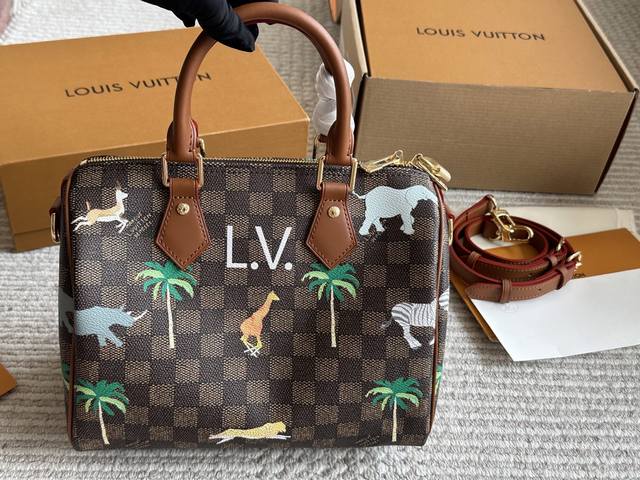 配盒子 新款Size：25Cm L家 Speedy25 复刻版枕头包 原版五金 折叠 新款肩带真的吼吼好看 搜索 Lv 枕头包