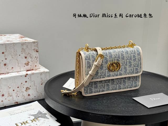 礼盒包装 升级版 永远会为下一只包心动迪奥Dior Miss Caro链条包小邮差 经典Oblique老花+Cd珐琅扣链条 Dior Caro可以说是24年以来