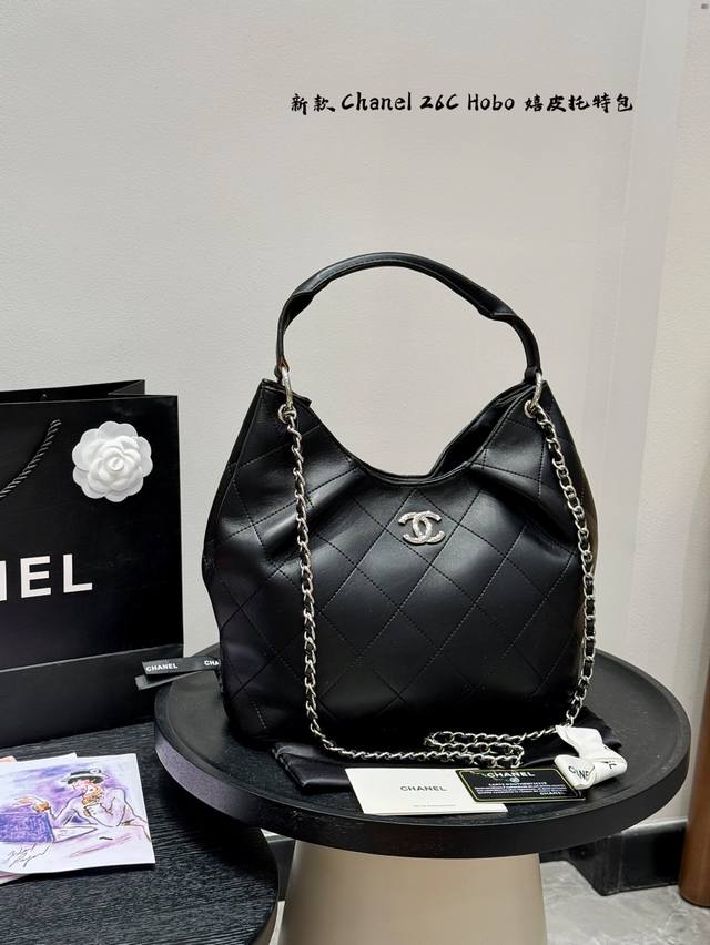 礼盒包装 香奈儿Chanel 25P嬉皮Hobo腋下包 这一季的新款26C腋下包托特包设计 一整个高级感拉满 把简约风体现的淋漓尽致｜慵懒感十足 羊皮的质地 更