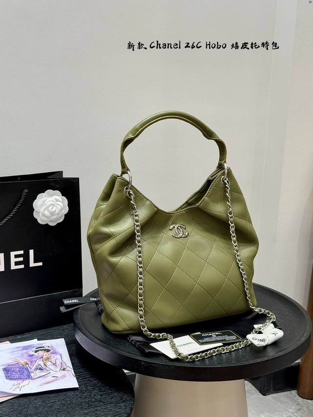 礼盒包装 香奈儿Chanel 25P嬉皮Hobo腋下包 这一季的新款26C腋下包托特包设计 一整个高级感拉满 把简约风体现的淋漓尽致｜慵懒感十足 羊皮的质地 更