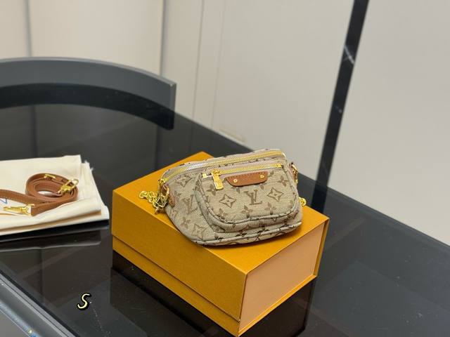 配折叠盒 Lv腰包重出江湖 好看到飞起的腰包 胸包 棉质帆布内衬 原单五金+原版皮料！ 尺寸：18.14Cm 搜索Lv 腰包