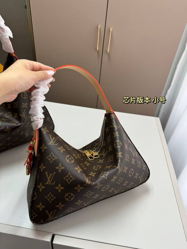 小 芯片版本 Lv老花拉链Sully手袋 手提包 复古实用自重很轻的腋下包 容量超大滴可以自己加肩带斜挎～慵懒随性风 T-26尺寸40×30 33×21折叠盒