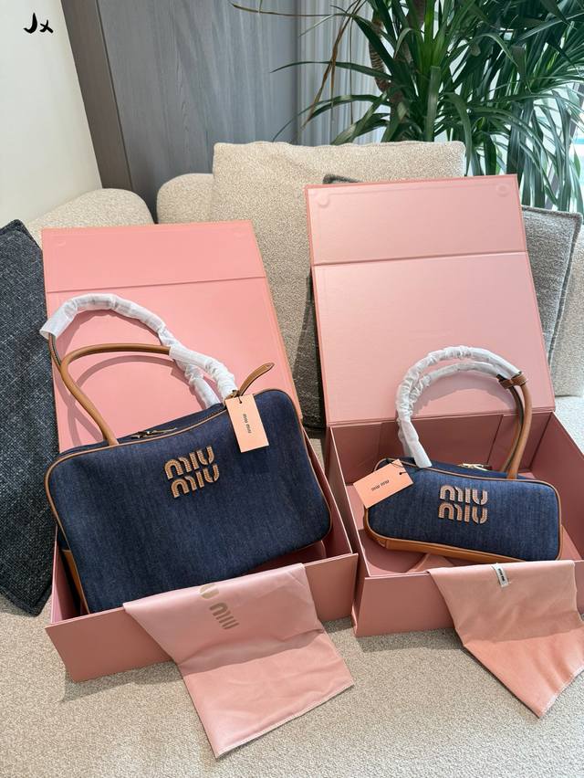 Miumiu限量牛仔Beau丹宁手袋容量超大～电脑、文件资料随意放
