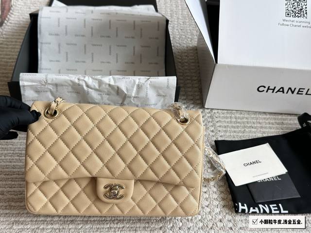 配全套包装 小颗粒牛皮 Size：25Cm 小香家 Cf我们一直很用心在做 秒杀其他市面上的货 升级版 很舒服的一种！ 不管您是谁 稳稳Hold住哦