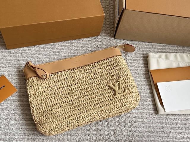 原单 配盒 Size：29 22Cm L家最新 草编包 夏天这么好看的草编包还不拥有嘛 100%好适合度假~ 看海看海看海