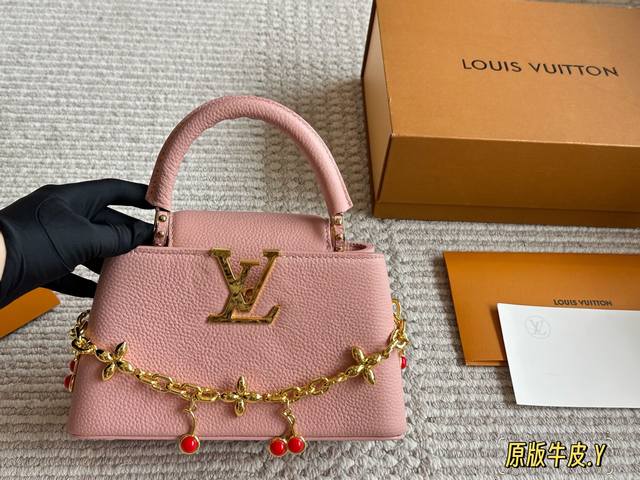 礼盒 牛皮 Size :20Cm L家 Capucines手袋 全粒纹 头层牛皮！ 感觉低调 但有奢华质感 ！！ 经典！经典！