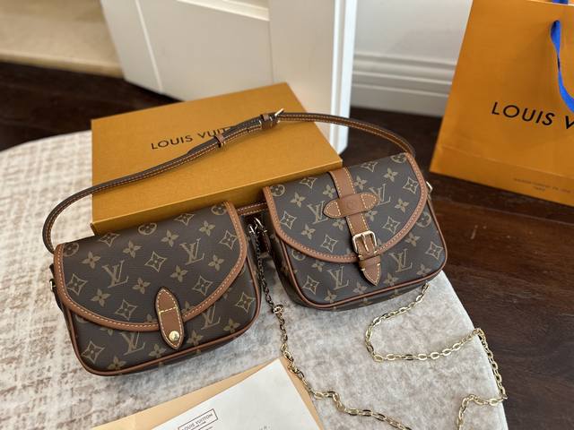 官网双盒包装 Lv老花双子星Bb Iv 新款老花双子星 Saumur Bb 说是缩小版的双子星，却也有马鞍包的身影 这种迷人的老花小可爱，见到可能都要认栽！因为