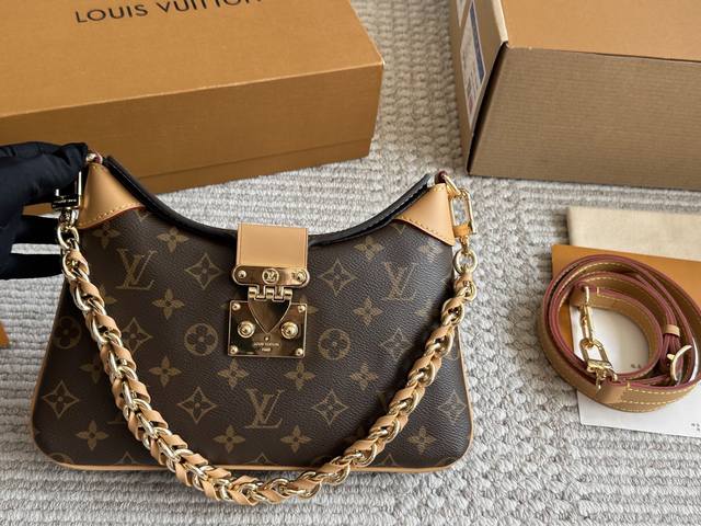 Lv 5月最新发售Twinny 牛角新款19号发售 Lv 5月又要出新包了估值又是火爆一款:想入牛角包的可以看过来，这款采用了&粗链条设计，链条垂感很随性又很柔