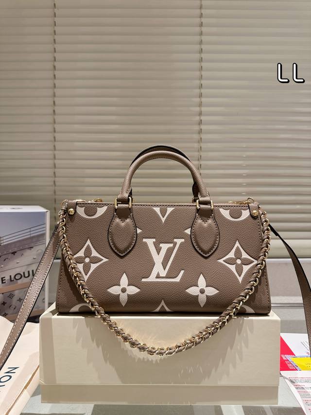 升级芯片版本 Lv路易威登 新品 牛皮 Onthego East West 大家一直想要的蒂拉链的托特包来啦 这款迷你可爱的Onthego绝对是爆款 空间容量也