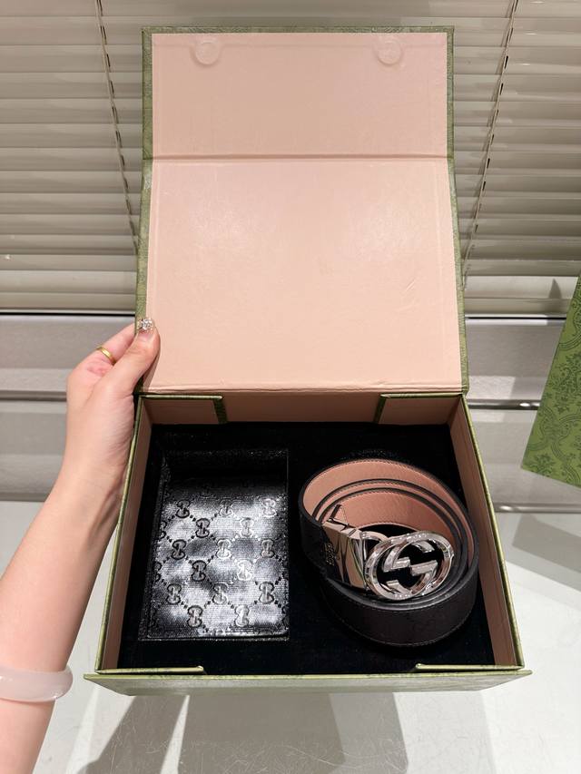 原单 钱包腰带 配礼盒 高版本！腰带 Gucci牛皮皮带～热门款 男女通用皮带里面最火的版本啦～质量很好 全套包装！五金绝对不褪色 皮带头和专柜一样的哦～ 配礼