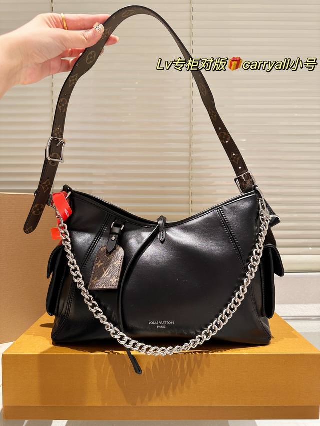 小号 原单 飞机盒折叠礼盒 Carryalldark 中号手袋 本款 Carrvall Dark 中号手袋以柔软羊皮革塑造时尚慵懒 廓形为 春夏秀场造型增添瞩目