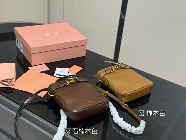 配盒 升级版 Size：18*20Cm Miumiu的小福袋 性价比也太高了！ Aventure系列出小斜挎咯~ 太好装了 出门都爱背的人生小斜挎 超级香哦！