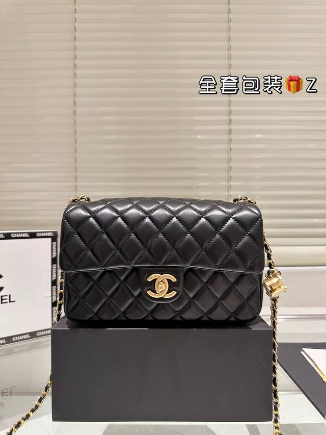 配全套包装 Size：22 14Cm Chanel Cf我们一直很用心在做 秒杀其他市面上的货 很舒服的一种！ 不管您是谁 稳稳Hold住哦 秋冬季必备单品！