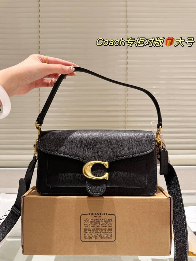 大号 尺寸26*13 蔻驰 Coach 酒神包 蔻驰League包包采用高质量的皮革材料,如牛皮革配以织物和Signature緹花面料,这种面料由有机棉质与回收 大号 尺寸26*13 蔻驰 Coach 酒神包 蔻驰League包包采用高质量的皮革材料,如牛皮革配以织物和Signature緹花面料,这种面料由有机棉质与回收