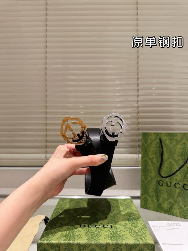 钢扣 高版本！腰带 Gucci牛皮皮带～热门款 男女通用皮带里面最火的版本啦～质量很好 全套包装！五金绝对不褪色 皮带头和专柜一样的哦～ 配礼盒手提袋发票