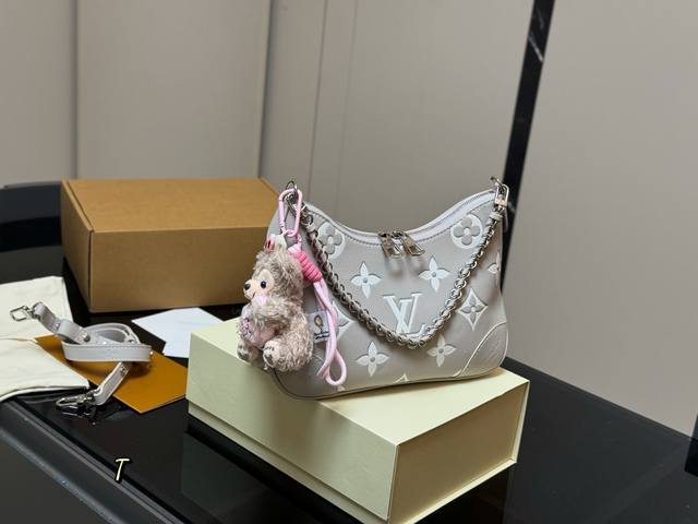 配折叠盒飞机盒 Size：29*16Cm Lv 最新款牛角包 原版五金！ 定制版直接采用小牛皮 Vintage 经典单肩包 配置肩带链条 单肩斜挎都无敌好看百搭