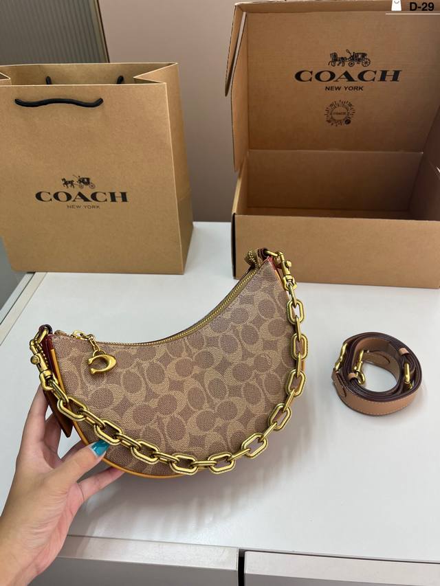 Coach蔻驰新款月牙包Mira 一眼心动的月牙包小小的身体，大大的容量！渠道货很难得哦！ D-29尺寸24×13飞机盒