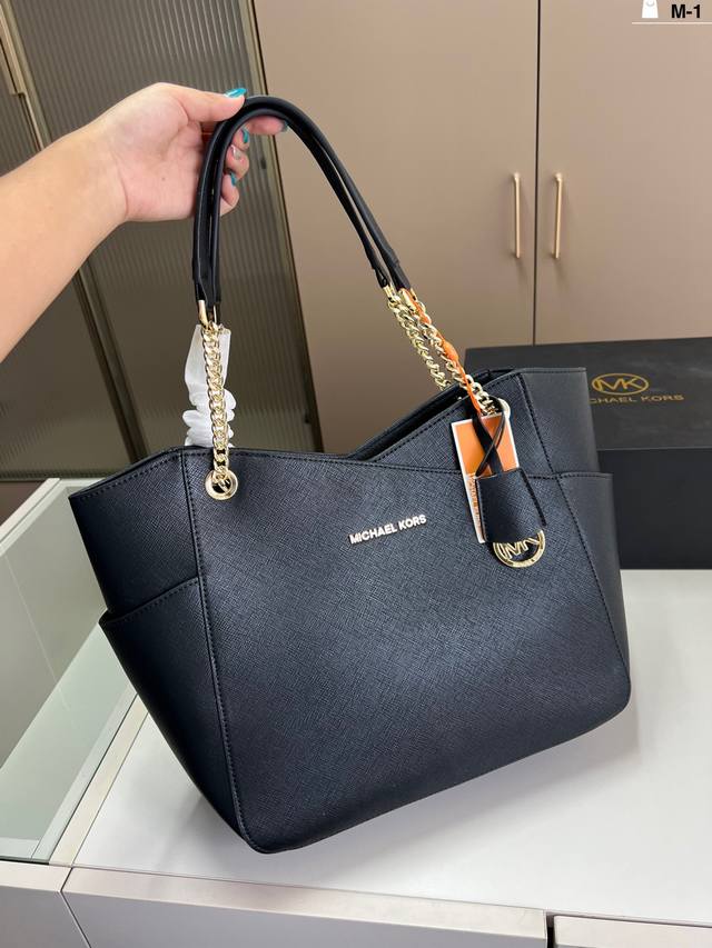 Mk 新款老花元宝托特包购物袋 标志性Logo印花，手提斜挎， 拉链开合，实用的大空间设计 M-1尺寸30×24折叠盒