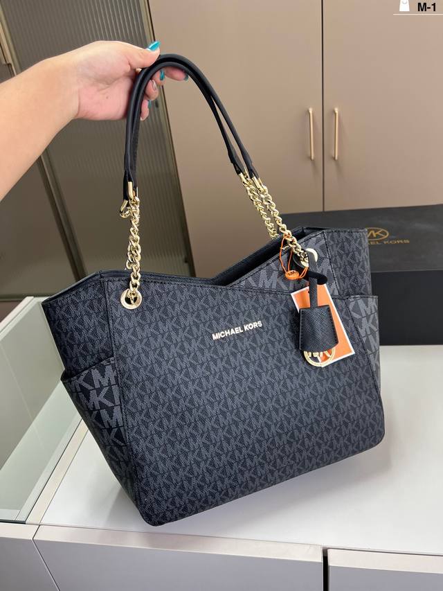 Mk 新款老花元宝托特包购物袋 标志性Logo印花，手提斜挎， 拉链开合，实用的大空间设计 M-1尺寸30×24折叠盒