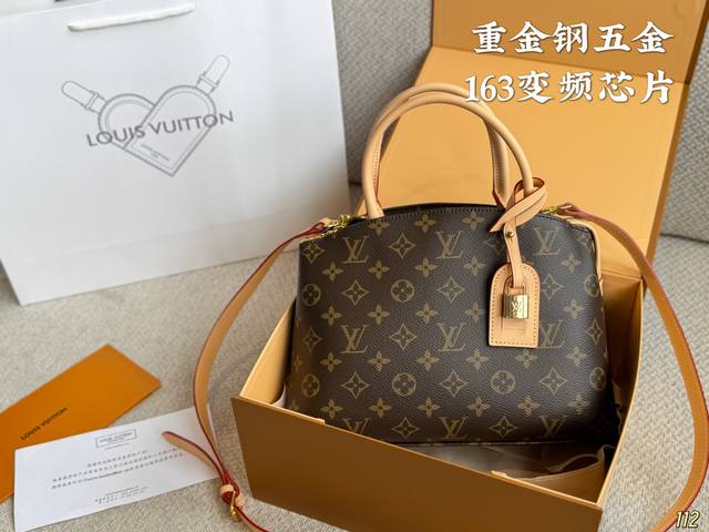 重金钢五金 163变频芯片 Lv 托特包 轻便的包包很有质感 可盐可甜 上身绝美 无可比拟 是每个追求漂亮的女孩必入单品 尺寸28 20