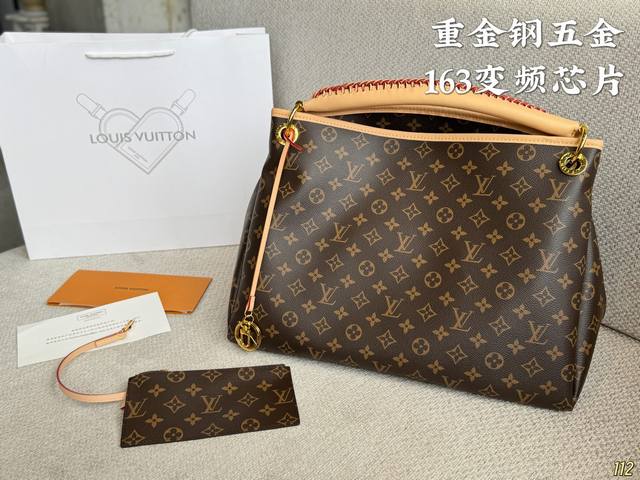 飞机盒 重金钢五金 变频芯片 Lv经典系列购物袋 超级酷太爱啦 购物袋届的天花板 被它的颜值惊艳到啦 简约大气 时髦感十足 尺寸40X33