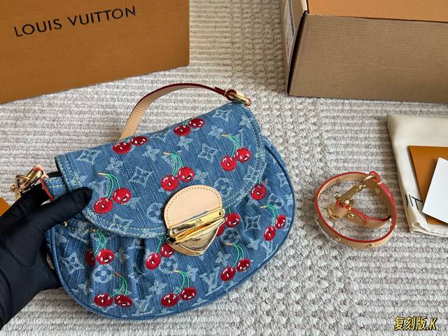 配盒 原单版 Size:26*18Cm L家 牛仔 Sunset好适合春夏 元宝包~美呆了啦 刺绣