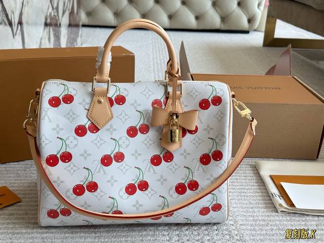 配盒子 新款Size：30Cm L家 Speedy30 复刻版枕头包 原版五金 折叠 新款肩带真的吼吼好看 搜索 Lv 枕头包