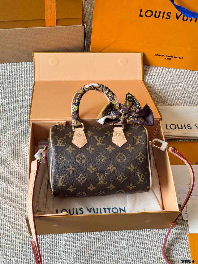 复刻版 Lv Speedy｜20枕头包 Lv 新款系列 City Keepal手袋,全网首发 Lv Speedy Nano 枕头包这款Retiro 手袋以标志性