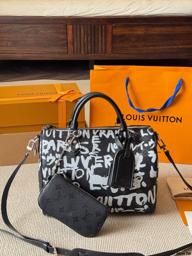 牛皮版本 Lv Speedy 30 P20 枕头包 Lv 新款系列 City Keepal手袋,全网首发 Lv Speedy Nano 枕头包这款Retiro