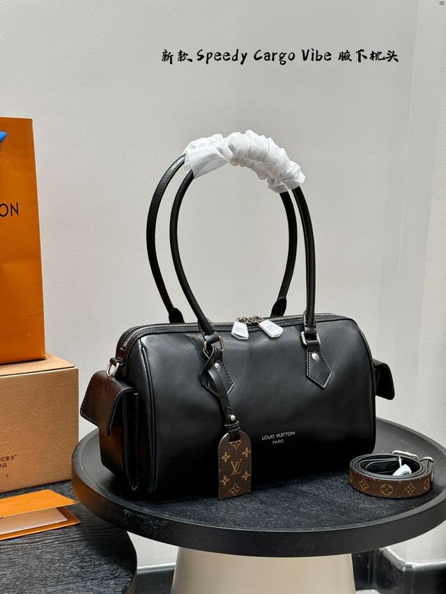 配盒 升级版 钢五金 Lv 2025春夏系列 腋下枕头包 新款Speedy Cargo Vibe皮子又软又亮，带拉链的大包彻底解决了怕包包没有拉链的东西掉出去的