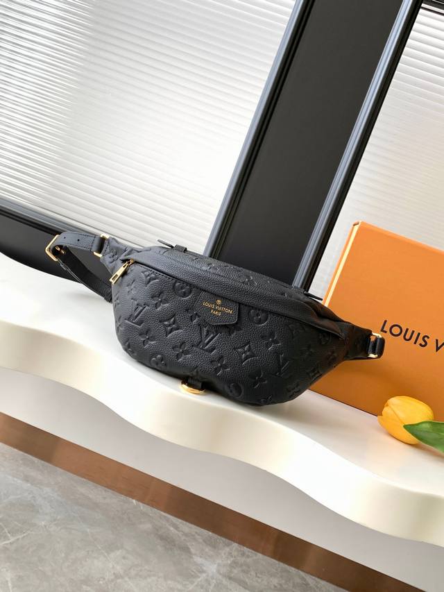 动态163C芯片 顶级原单加强版 M44836白色 M44812黑色全皮 Bumbag 胸包，图案款可当腰包，单肩包 、斜挎 多种携带方式，柔软的Monogra