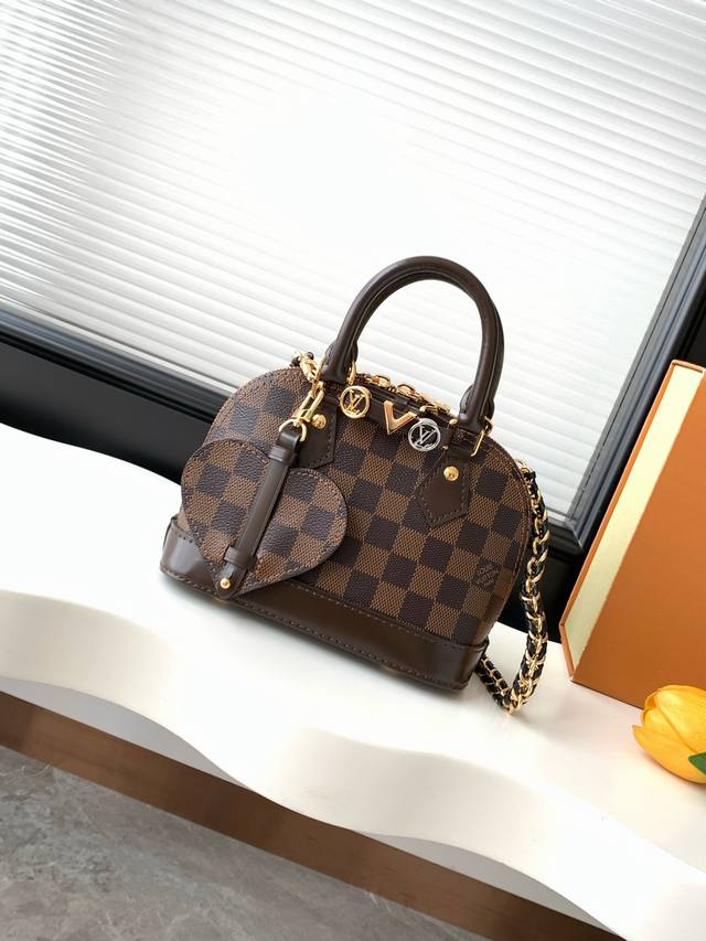 动态163C01芯片 顶级原单加强版 M14339老花 M00015啡格 M14339白花 独家背景实拍 本款Alma Mini Lv&I 系列推出了这款可定制