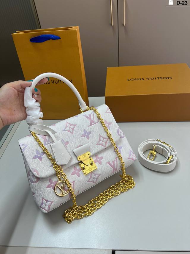 Lv Speedy Nano 七夕限定玛德琳 对七夕限定彻底心动，“犹豫就要败北” 颜值在线！渐变色彩真的非常好看！ D-23尺寸25×15折叠盒