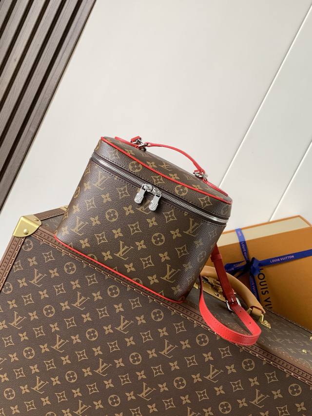 顶级原单,变码芯片 M12667绿色 M12668蓝色 M12671大红 M14886玫红 本款 Nice Bb 化妆包取材经典 Monogram 帆布,为镶边 顶级原单,变码芯片 M12667绿色 M12668蓝色 M12671大红 M14886玫红 本款 Nice Bb 化妆包取材经典 Monogram 帆布,为镶边