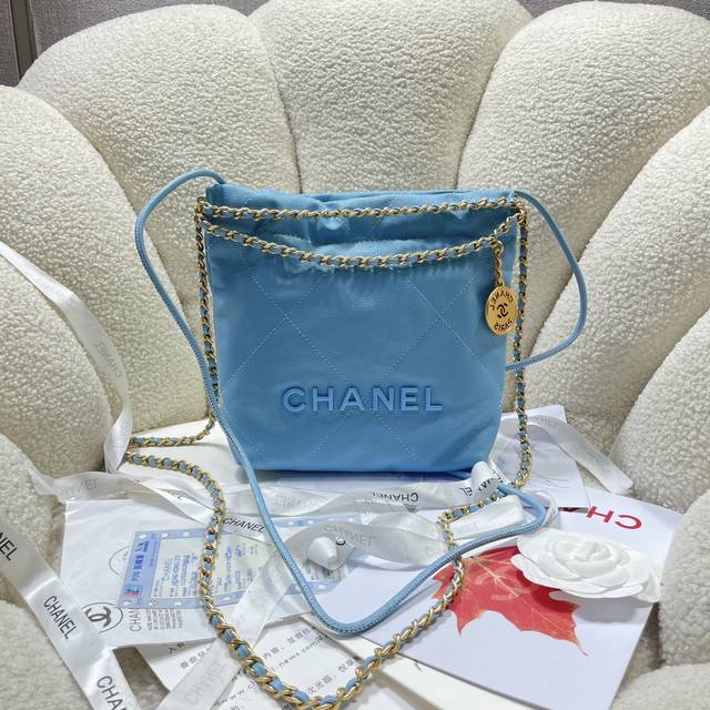 新款现货！！蓝色球纹！Chane123S3980香奈儿的Mini22击中红心了 香奈鹅的包包配饰永远都会被种草来自刚结束的 春夏系列 尤其是这一季新出的这两个配