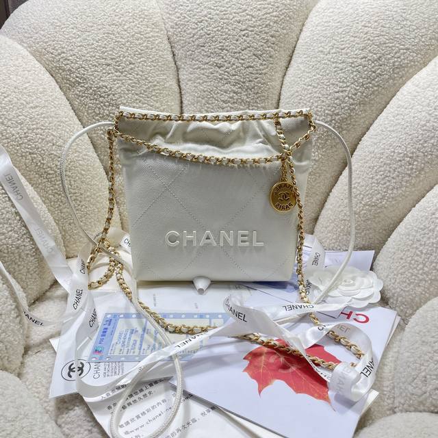 新款现货！！白色球纹！Chane123S3980香奈儿的Mini22击中红心了 香奈鹅的包包配饰永远都会被种草来自刚结束的 春夏系列 尤其是这一季新出的这两个配