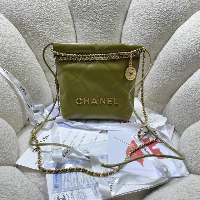 新款现货！！牛油果绿！Chane123S3980香奈儿的Mini22击中红心了 香奈鹅的包包配饰永远都会被种草来自刚结束的 春夏系列 尤其是这一季新出的这两个配