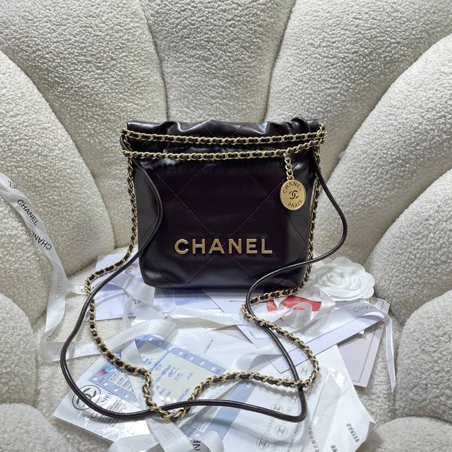 新款现货！！咖啡色！Chane123S3980香奈儿的Mini22击中红心了 香奈鹅的包包配饰永远都会被种草来自刚结束的 春夏系列 尤其是这一季新出的这两个配色
