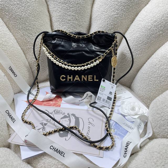新款现货！！黑色珍珠！Chane123S3980香奈儿的Mini22击中红心了 香奈鹅的包包配饰永远都会被种草来自刚结束的 春夏系列 尤其是这一季新出的这两个配