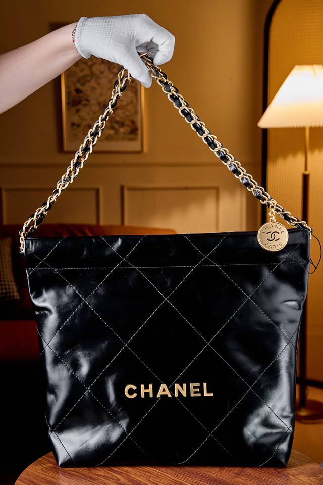 24B子母插袋款22Bag原厂Montebello胎牛黑色 新款24超级火爆 今年上新的时髦点垃圾袋 每个颜色都很爱！说垃圾袋也好 收纳袋也罢反正就是很对味图片