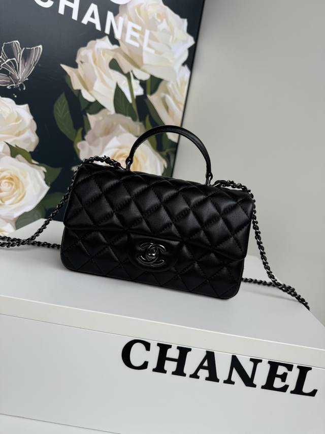 Chanel 25早春最新Mini Cf Handle 手提包 As2431 经典菱格口盖包 饰以精致经典链子搭配手提，细腻漆皮：润饰手袋，脱颖而出，演绎永恒优