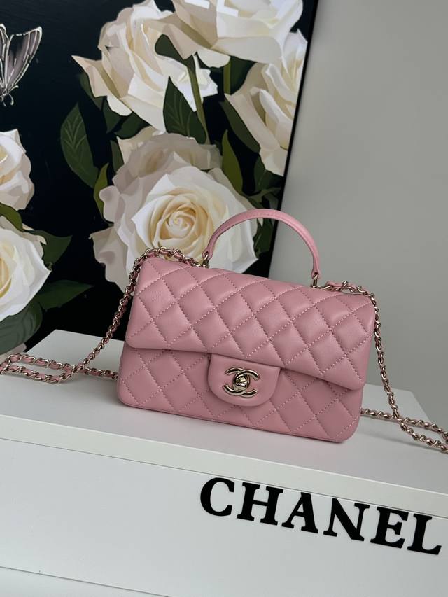 Chanel 25早春最新Mini Cf Handle 手提包 As2431 经典菱格口盖包 饰以精致经典链子搭配手提，细腻漆皮：润饰手袋，脱颖而出，演绎永恒优