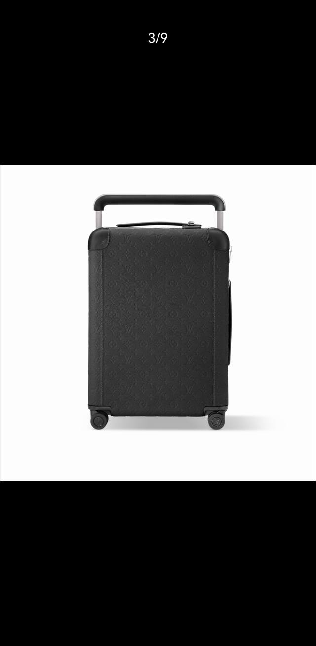 Fbb 独家实拍 拉杆箱 本款 Horizon 拉杆箱结合粒面皮革和金属件，以正面角落的 Lv 字母点明 Aerogram 系列身份。紧凑型滑轮和宽幅手柄带来便