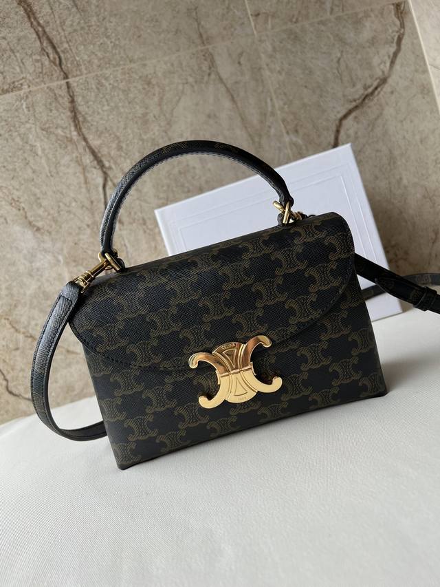 顶级原单 新品上线Ce凯旋门Kelly手袋 新款凯旋门收袋 满满高级感！ 简约精致的轮廓 无论是沉稳的黑色 低调的棕色等等 都散发着无与伦比的高级感 Kelly