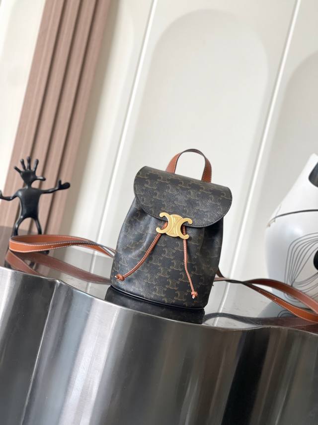 顶级原单 新款出货 Celine Bonnie光滑牛皮革背包，羊皮革衬里，手提、双肩背和单肩背，Triomphe磁扣，抽绳皮革系带，皮革提手 ，长度8Cm 可调